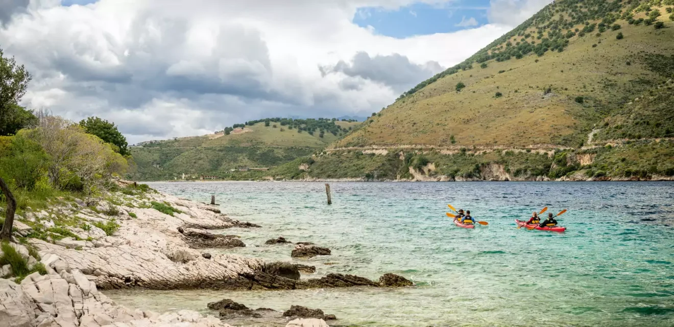 Mit dem Kajak und zu Fuß im Süden Albaniens