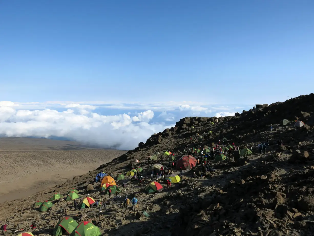 hauser-exkursionen-kilimanjaro-trekking-barafu-camp-zelte